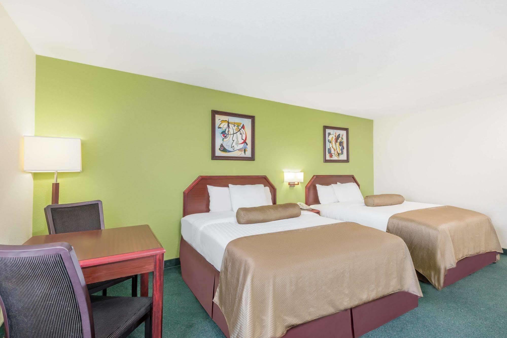 Super 8 By Wyndham Somerset Exterior foto